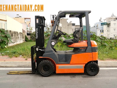 Xe nâng điện ngồi lái TOYOTA 7FBH20 0
