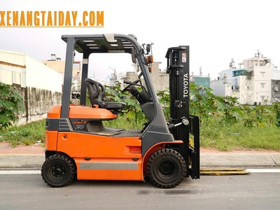 Xe nâng điện ngồi lái TOYOTA 7FBH20 1
