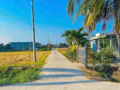 Giang còn 3 nền thổ 100, sổ hồng riêng, thuộc xã đức tân- tân trụ 0