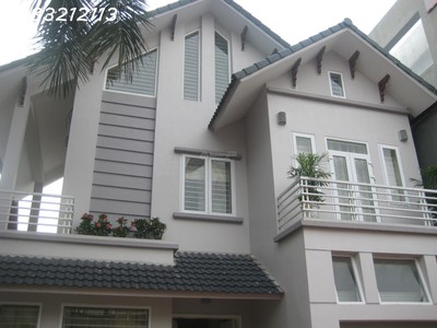 Bán biệt thự sân vườn mặt tiền 10,5m x 23m, dt 215m2  sử dụng 239m2  3 tầng, sổ đỏ cc 1
