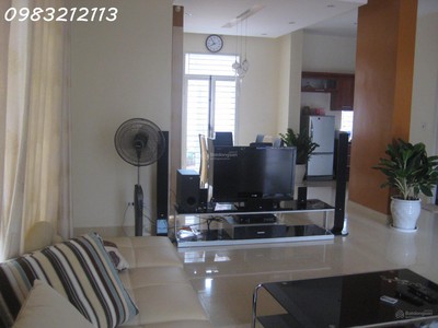 Bán biệt thự sân vườn mặt tiền 10,5m x 23m, dt 215m2  sử dụng 239m2  3 tầng, sổ đỏ cc 3