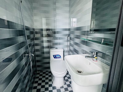 Bán nhà 3 tầng 42m2 nở hậu 4 pn 3 wc sát trung tâm quận 1,5 nhà mới dọn vào ở 1