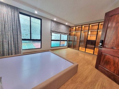 Tựu liệt, hoàng liệt 42m, 4 tầng, 10,3 tỉ, lô góc, đường to oto tránh 2