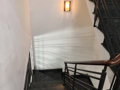 Bán nhà trệt 2 lầu sân thượng 4 pn 4 wc mới đẹp  4.9x11   hẻm thông thoáng 1