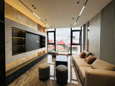 Nhà đẹp ô tô đỗ cửa phố nguyễn văn cừ  42m2 x 7 tầng mặt tiền 3.8m  17.5 tỷ long biên. 2