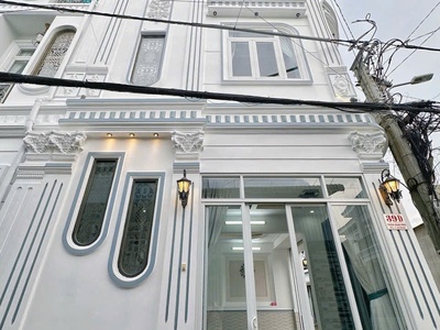 Nhà 1 trệt 3 lầu, sân thượng, góc 2 mặt tiền, có chỗ đậu ôtô trong nhà 1