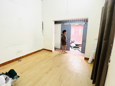 Cho thuê nhà nguyên căn ngõ 1395 giải phóng, 40m  x 2 tầng, 2pn, 1 wc, 7 triệu 1
