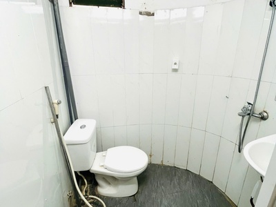 Cho thuê nhà nguyên căn ngõ 1395 giải phóng, 40m  x 2 tầng, 2pn, 1 wc, 7 triệu 4