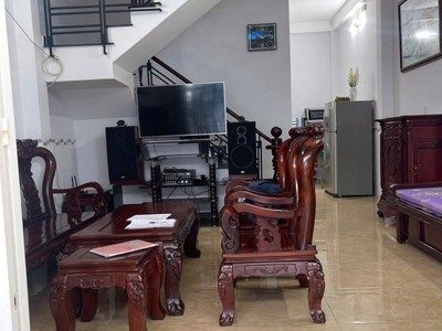 Bán nhà trệt 2 lầu sân thượng 4 pn 4 wc mới đẹp  4.9x11   hẻm thông thoáng 0