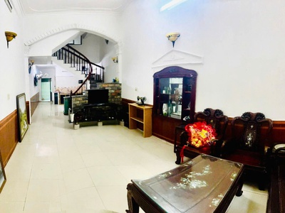 Cho thuê nhà riêng Thư Trung , Đằng Lâm , Hải An . Ô tô đậu trong nhà , full nội thất . Gia đình , c 1