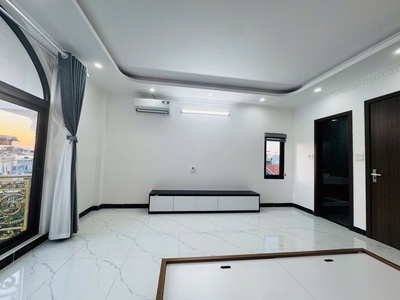 Nhà ngọc lâm xây mới 6 tầng   47m   thang máy, ôtô đỗ trong nhà, 2 mặt thoáng, giá 11.7 tỷ 1