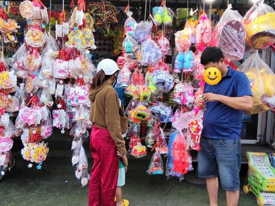 Cần sang lại mặt bằng kinh doanh đồ chơi trẻ em 0