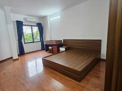 Nhỉnh 15t có nhà phố gần công viên cầu giấy, 2 ô tô tránh, ô tô đỗ cửa ngày đêm giao thông thuận 2