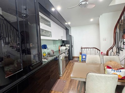 Cần bán 36,8m2 nhà 4 tầng từ tầng 2 xây 40m2/sàn, nhà mặt ngõ 80 Hoa Lâm - Ngay chợ Kinh Doanh 0