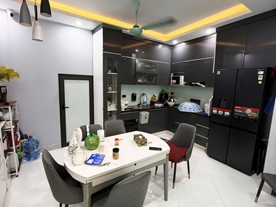 Hiếm, bán nhà Lạc Long Quân ngõ nông, gần ô tô, 46m  5 tầng giá 9.8 tỷ 0