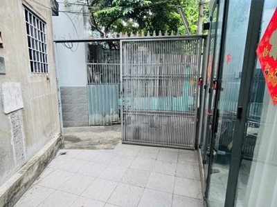 Bán nhà phòng ngủ 2 wc 2 trệt lầu bông sao nhà còn mới đẹp donj vào ở nhỉnh 4 tỷ 3