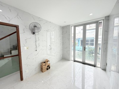 Bán gấp - hẻm xe hơi  - giáp q1 - 42m2 - 3 tầng - 3pn - pháp lý chuẩn - nhỉnh 6 tỷ 1