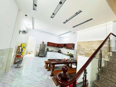 Khu vip tô ký nhà 2 tầng btct vào ở ngay. 83m   hẻm xe tải, sát trường chính trị   gần chợ hóc môn. 2