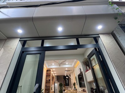 Nhà đẹp lạc long quân, dt30m , 5 tầng, 3p. ngủ, ô chờ thang máy  11 tỷ 4