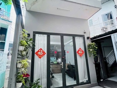 Bán nhà phòng ngủ 2 wc 2 trệt lầu bông sao nhà còn mới đẹp donj vào ở nhỉnh 4 tỷ 0