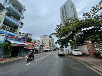 Bán nhà 3 tầng mặt tiền phan chu trinh   trung tâm nha trang, đối diện d qua, cách biển 500m 2