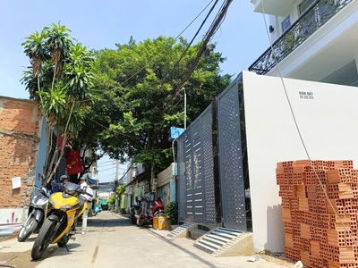 Bán gấp chdv lê trọng tấn gần khu công nghiệp tân binh 100m2,5 tầng thang may 10tỷ 4 0