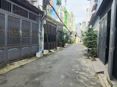 Bán gấp nhà hẻm phạm văn bạch, tân bình,dt4,2 x 15m, 2 tầng, 2pn,2wc. 0