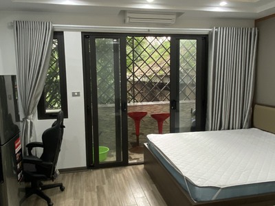 Cho thuê căn hộ dịch vụ Studio ban công cực thoáng rộng, View hồ Tây bất tận. Chỉ 6.5tr 3