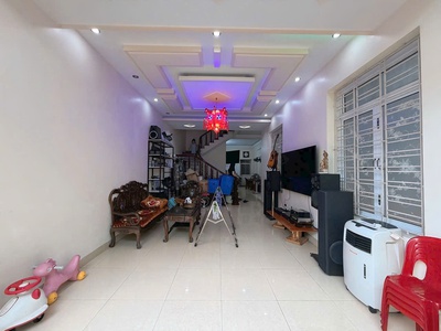 CẦN BÁN GẤP   NHÀ 3 Tầng ĐỘC LẬP Ngõ Rộng 7M   Đường NGÔ GIA TỰ  8