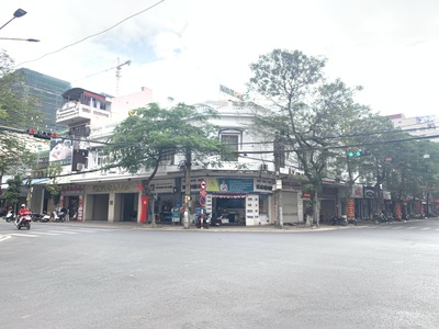 Cho thuê nhà  MT: 5m DT: 200m2 phố Điện Biên Phủ phù hợp nhiều mô hình. 0