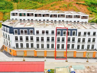 Bán liền kề tại trung tâm tx sa pa, cách sun palaza 900m sổ đỏ lâu dài giá 5,75 tỷ cả đất nhà 1