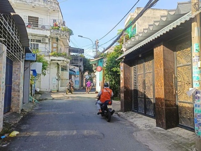 Bán đất quận 2- 97m2-sổ riêng-không quy hoạch- phù hợp để đầu tư hay xây ở-chỉ 4.9 tỷ 0