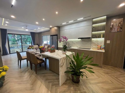 Bán nhà phố thái hà,thang máy, gara ôtô, 2 mặt thoáng,full nội thất, 45m2 x 5t, gía 16,8 tỷ 2