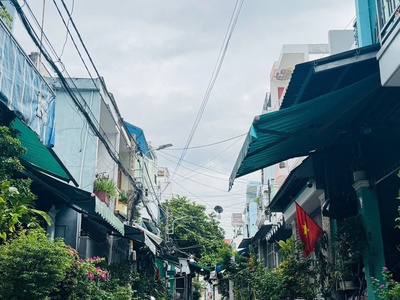 nhà mới đẹp dtcn 35m2-  5 7    2 tầng   xe hơi tới nhà   gần chợ tân hương   chỉ  3.9tỷ tl mạnh 2