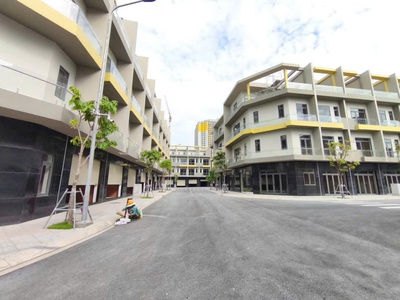 Bán nhà phố mặt tiền đường thống nhất   trung tâm tp dĩ an, bình dương 1