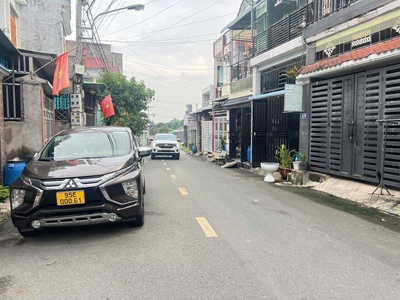 Bán nhà 2 tầng dĩ an,shr đường nhựa 2 ô tô tránh,gần chợ,giá rẻ 3