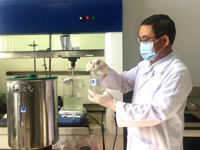 Nâng cao hiệu quả sản xuất Nước rửa tay sát khuẩn với Hệ thống máy móc bán tự động 0