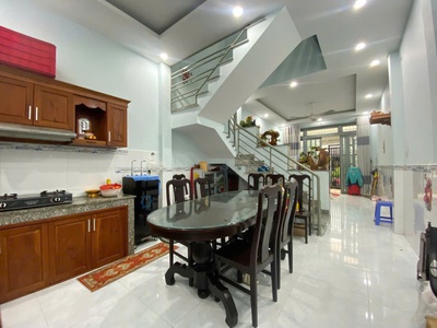 Nhà đẹp đúc kiên cố 1 lầu 4mx15m có sân xe đường 4m huỳnh thị hai TCH Q12 3