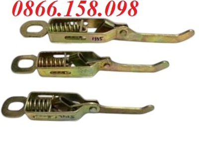Công dụng thực tế của khóa tôm gạt lò xo trong các ứng dụng vận tải 4