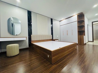 Siêu phẩm nhà mới 6 tầng - thang máy- full nội thất - ô tô vô nhà - cách phố ô tô tránh 15m - kinh 2