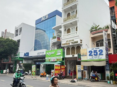 Cách mt tân sơn nhì 2 căn   trệt, lửng, 2 lầu, 5pn   chỉ 7.2 tỷ 4