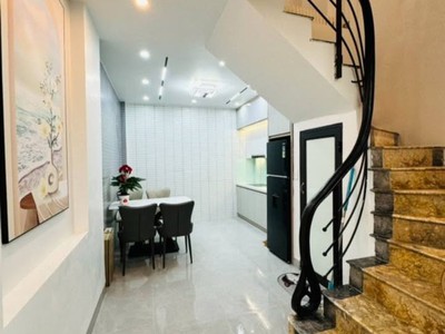 Chỉ 8.x tỷ-52m bán nhà dân xây ngọc thụy, mt5m, vài bước ra ô tô, trung tâm, tiện ích 2