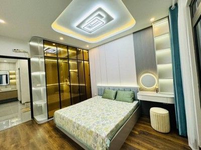 Chỉ 8.x tỷ-52m bán nhà dân xây ngọc thụy, mt5m, vài bước ra ô tô, trung tâm, tiện ích 3