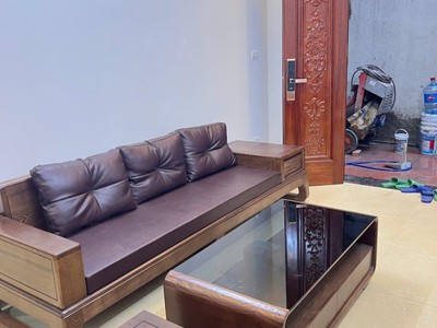 Bán nhà ngọc lâm, long biên   33m , 5 tầng, 8.5 tỷ   ô tô đỗ cổng 2