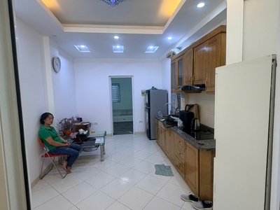 Cho thuê căn hộ ccmn ngõ 100 khâm thiên  70m2 x 2 ngủ 2 wc  ở gia đình 9 triệu 0