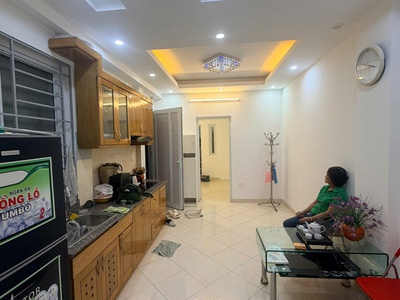 Cho thuê căn hộ ccmn ngõ 100 khâm thiên  70m2 x 2 ngủ 2 wc  ở gia đình 9 triệu 1