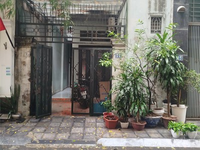 Nhà đẹp- giá tốt chính chủ cần bán nhanh căn nhà 4 tầng tại quận ba đình hà nội 3