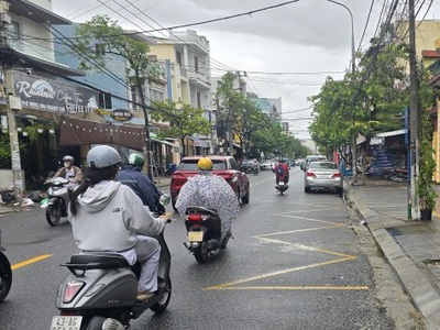 Nhà mặt tiền núi thành, đường 10.5m gần quảng trường, 156m2, ngang 8m 2