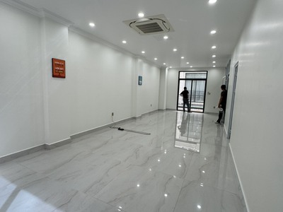 Cho thuê sàn văn phòng tầng 2 90m2 giá 9tr tại Vinhomes Marina 3