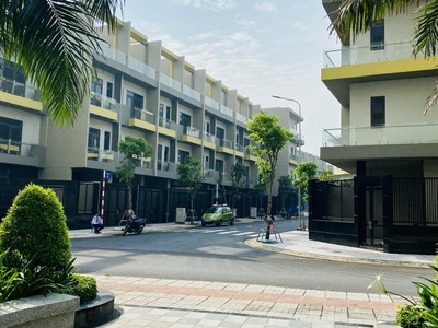 Bán nhà phố trung tâm của trung tâm    4 tầng, shr, mặt tiền 13m 1